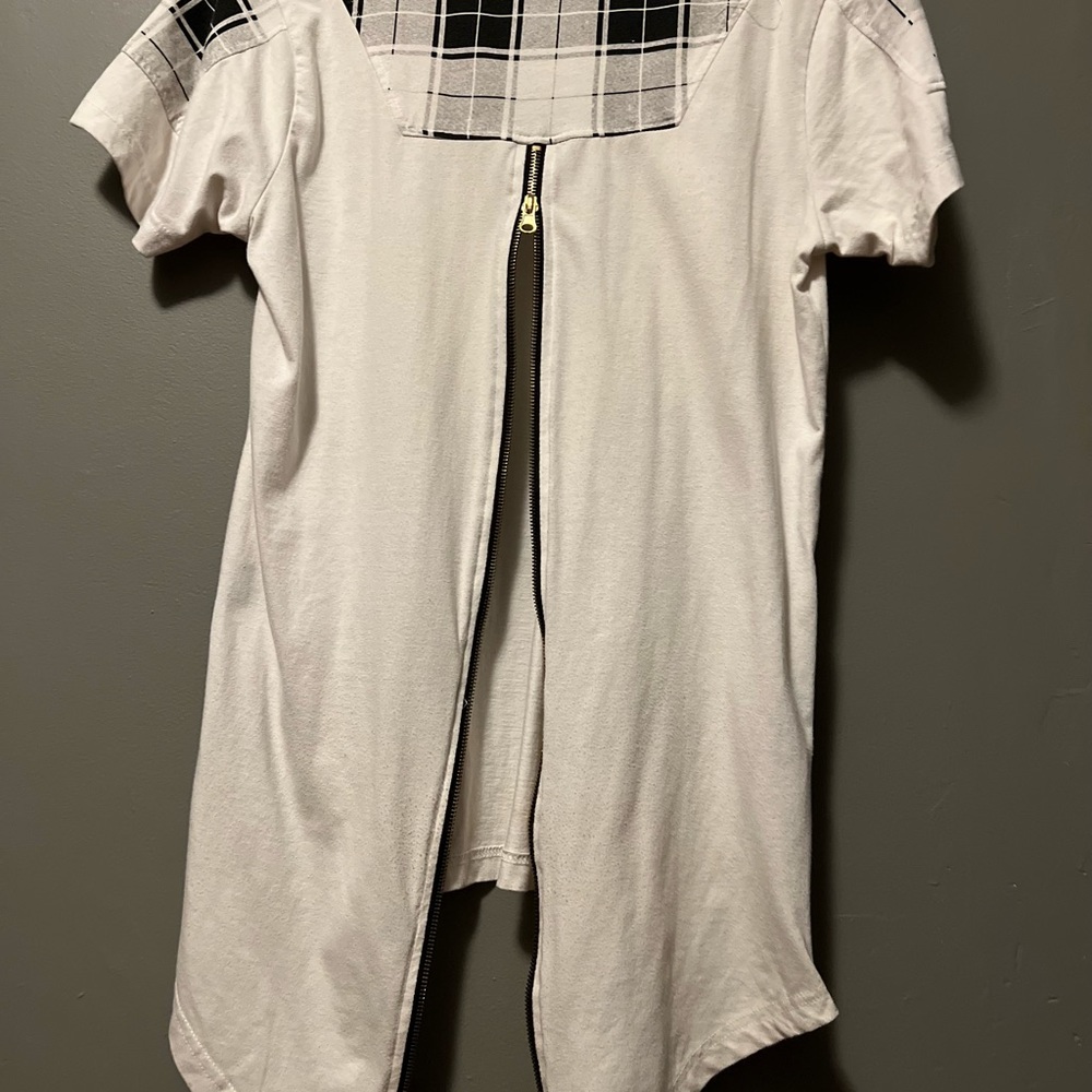 White and black shirt with zips in sides and in the back